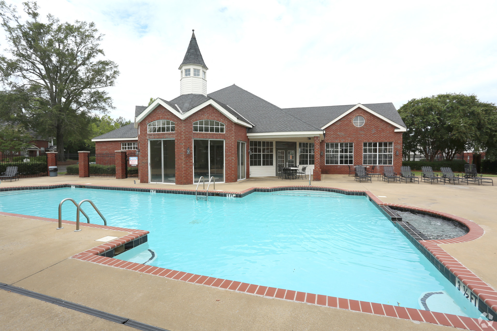 Photos And Video Of Inverness Apartments In Tuscaloosa AL   BuildingPhoto (4) (11) 